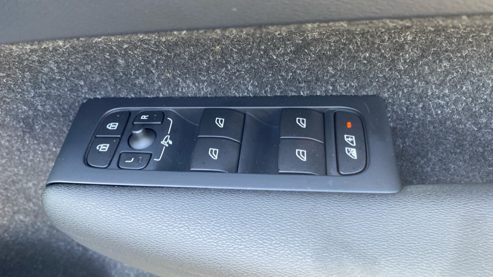 Volvo XC40 2.0 T5 First Edition 5dr AWD Geartronic Petrol Estate - Image 24