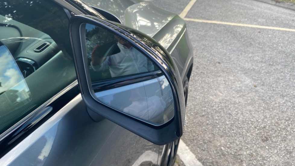 Volvo XC40 2.0 T5 First Edition 5dr AWD Geartronic Petrol Estate - Image 32
