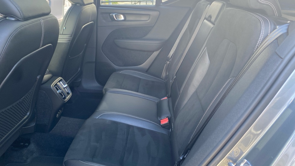 Volvo XC40 2.0 T5 First Edition 5dr AWD Geartronic Petrol Estate - Image 33