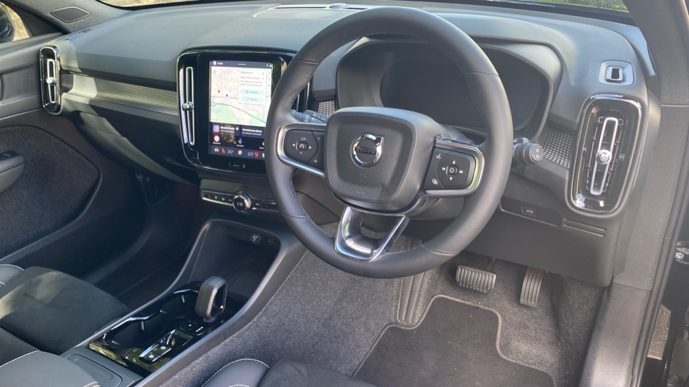 Volvo XC40 2.0 B3P Plus Dark 5dr Auto Petrol Estate - Image 4