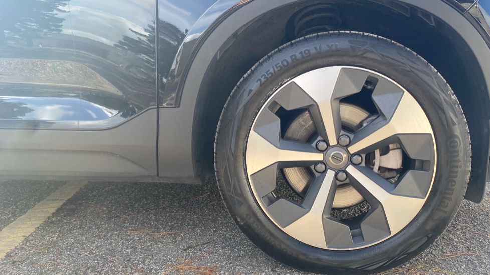 Volvo XC40 2.0 B3P Plus Dark 5dr Auto Petrol Estate - Image 9