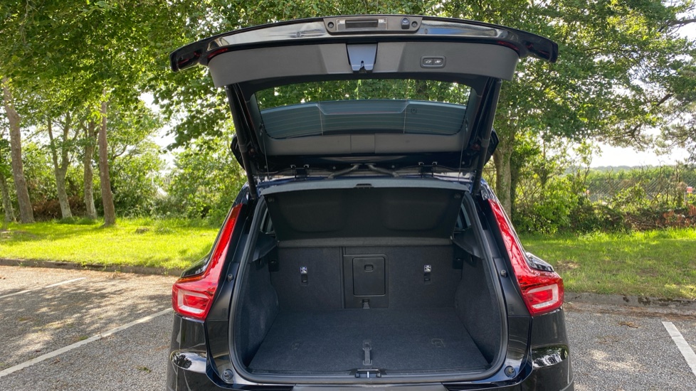 Volvo XC40 2.0 B3P Plus Dark 5dr Auto Petrol Estate - Image 13