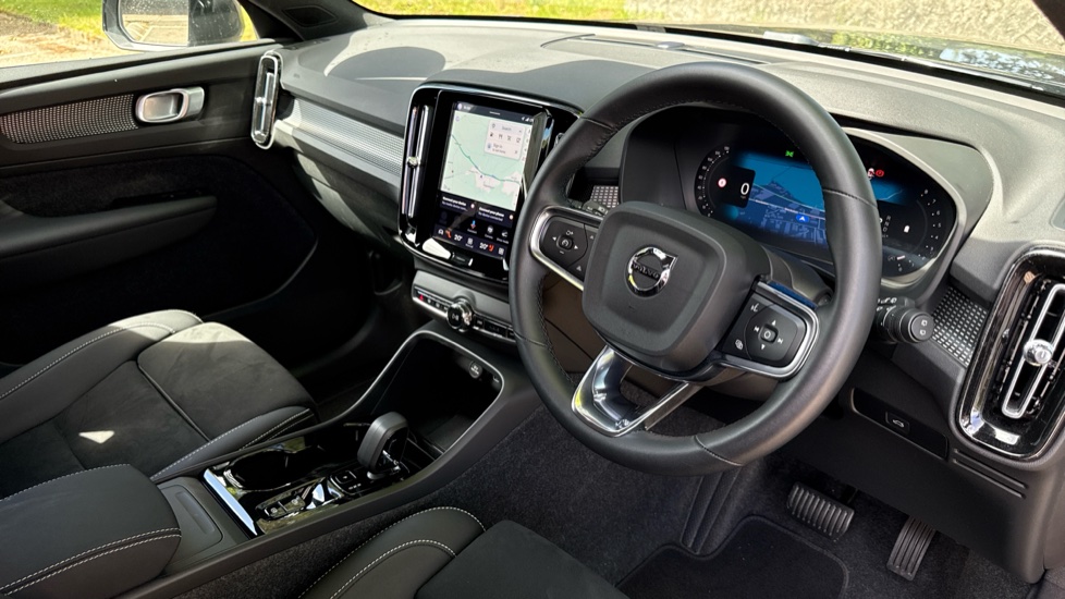 Volvo XC40 2.0 B3P Plus Dark 5dr Auto Petrol Estate - Image 4