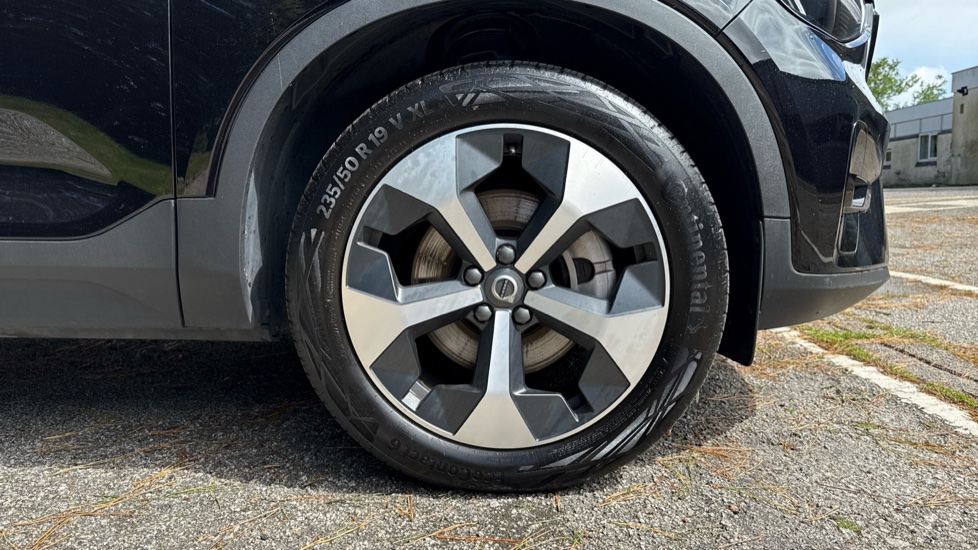 Volvo XC40 2.0 B3P Plus Dark 5dr Auto Petrol Estate - Image 9