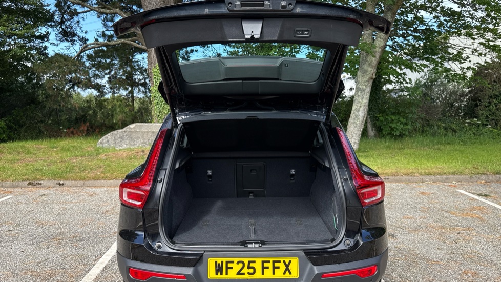 Volvo XC40 2.0 B3P Plus Dark 5dr Auto Petrol Estate - Image 13