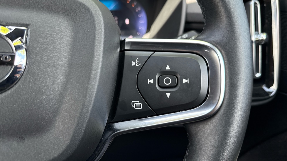 Volvo XC40 2.0 B3P Plus Dark 5dr Auto Petrol Estate - Image 22