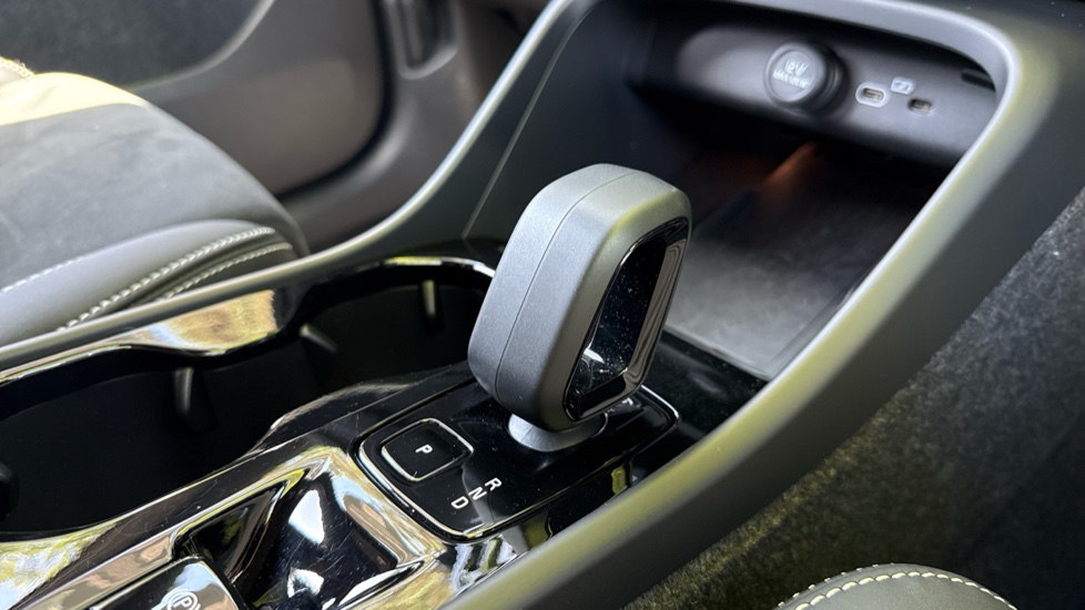 Volvo XC40 2.0 B3P Plus Dark 5dr Auto Petrol Estate - Image 26