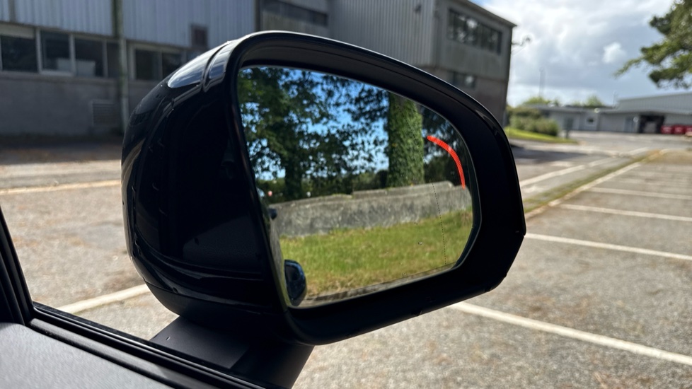 Volvo XC40 2.0 B3P Plus Dark 5dr Auto Petrol Estate - Image 32