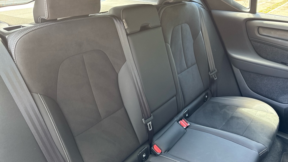 Volvo XC40 2.0 B3P Plus Dark 5dr Auto Petrol Estate - Image 33