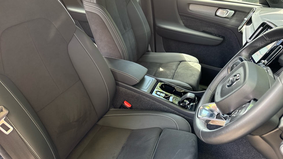 Volvo XC40 2.0 B3P Plus Dark 5dr Auto Petrol Estate - Image 38