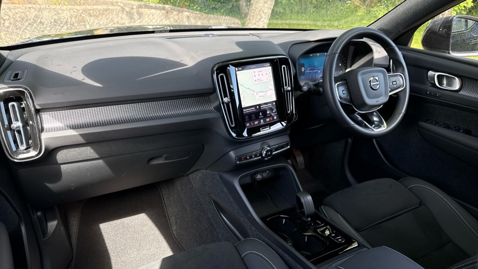 Volvo XC40 2.0 B3P Plus Dark 5dr Auto Petrol Estate - Image 41