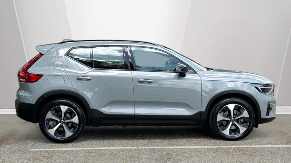 Volvo XC40 2.0 B3P Plus Dark 5dr Auto Petrol Estate - Image 3