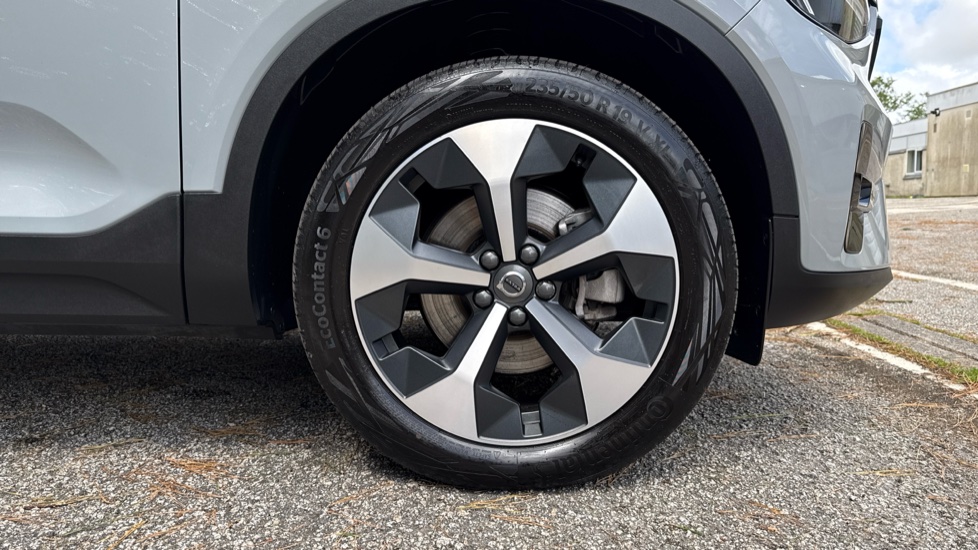 Volvo XC40 2.0 B3P Plus Dark 5dr Auto Petrol Estate - Image 9