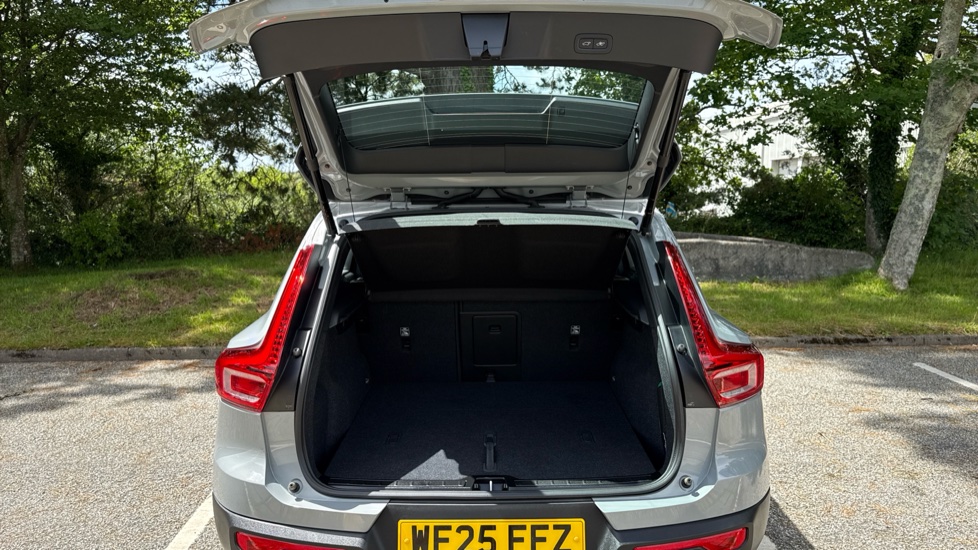 Volvo XC40 2.0 B3P Plus Dark 5dr Auto Petrol Estate - Image 13