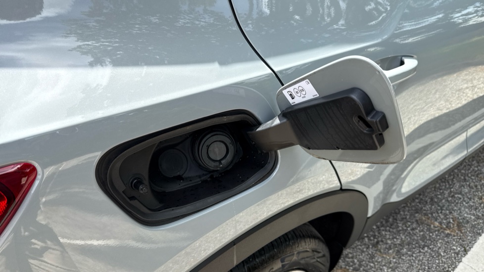 Volvo XC40 2.0 B3P Plus Dark 5dr Auto Petrol Estate - Image 16