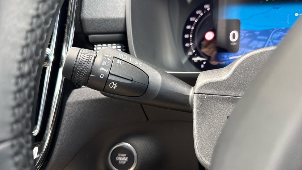 Volvo XC40 2.0 B3P Plus Dark 5dr Auto Petrol Estate - Image 20