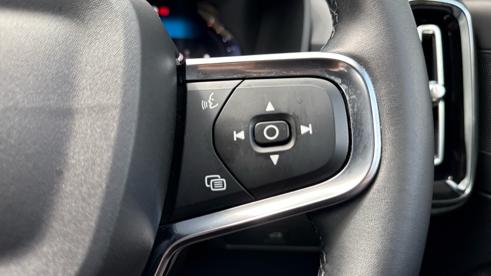 Volvo XC40 2.0 B3P Plus Dark 5dr Auto Petrol Estate - Image 22