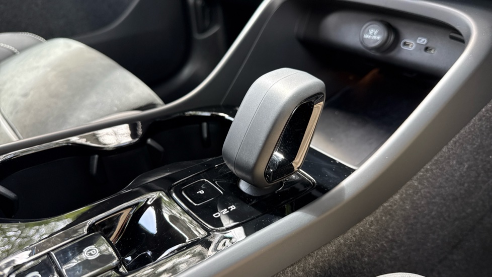 Volvo XC40 2.0 B3P Plus Dark 5dr Auto Petrol Estate - Image 26