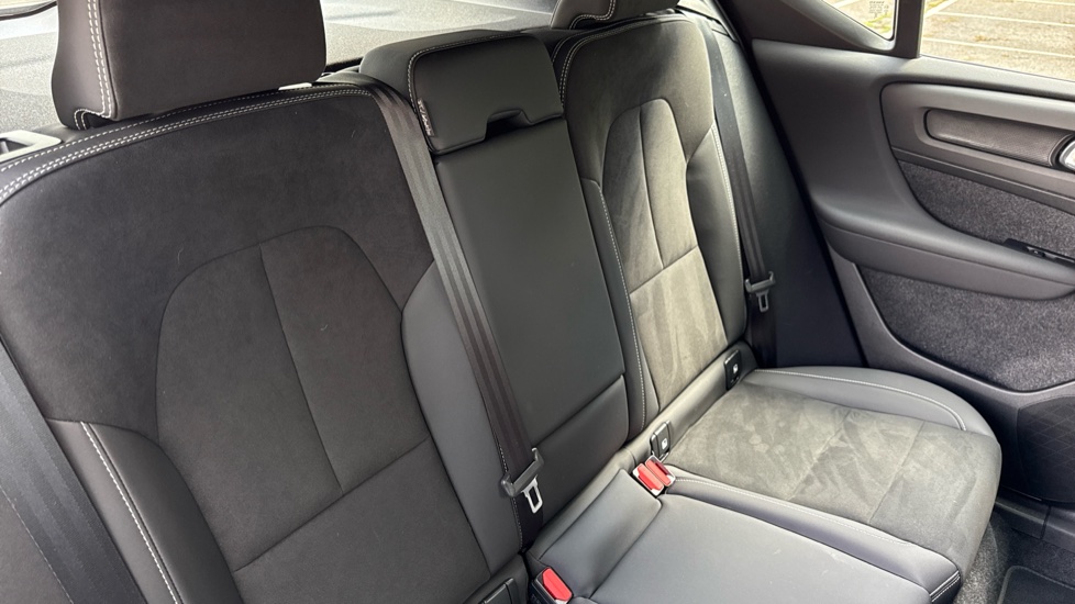 Volvo XC40 2.0 B3P Plus Dark 5dr Auto Petrol Estate - Image 33