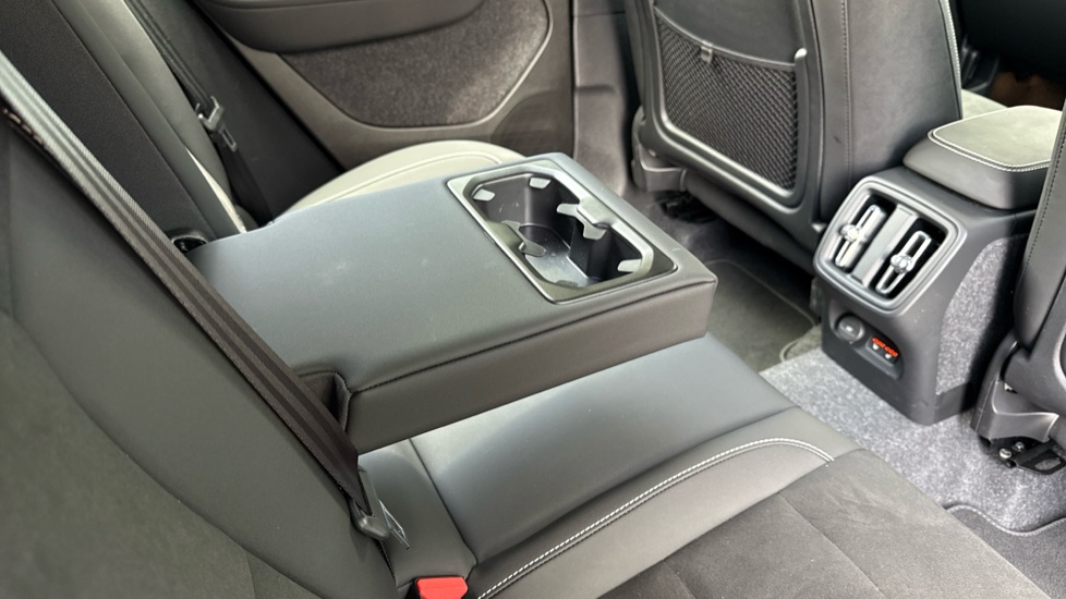 Volvo XC40 2.0 B3P Plus Dark 5dr Auto Petrol Estate - Image 34