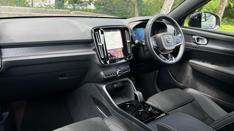 Volvo XC40 2.0 B3P Plus Dark 5dr Auto Petrol Estate - Image 43