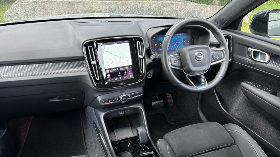 Volvo XC40 2.0 B3P Plus Dark 5dr Auto Petrol Estate - Image 44