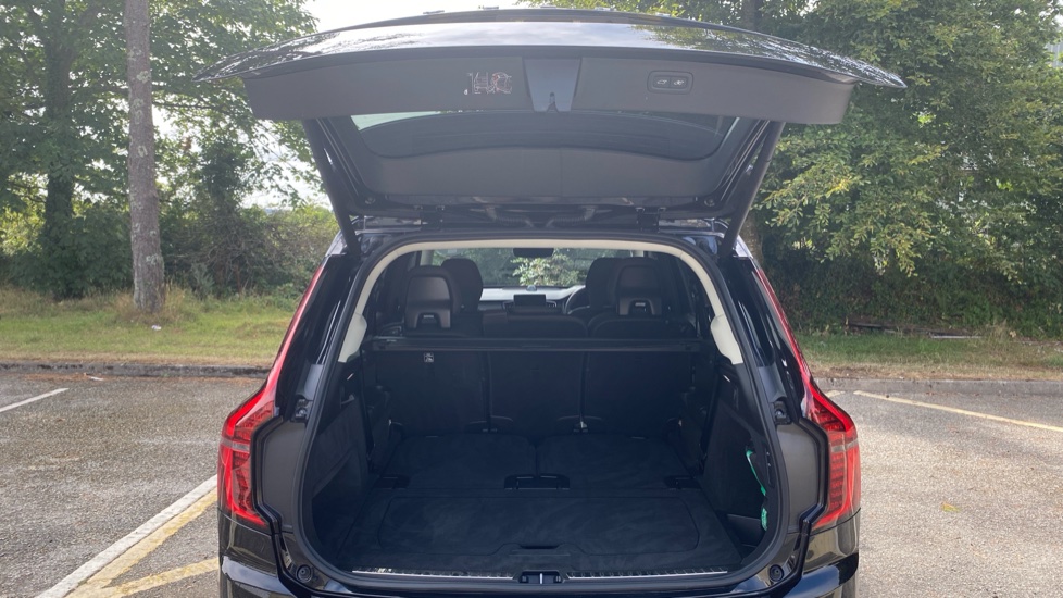 Volvo XC90 2.0 T8 PHEV Ultra Dark 5dr AWD Geartronic Estate - Image 13