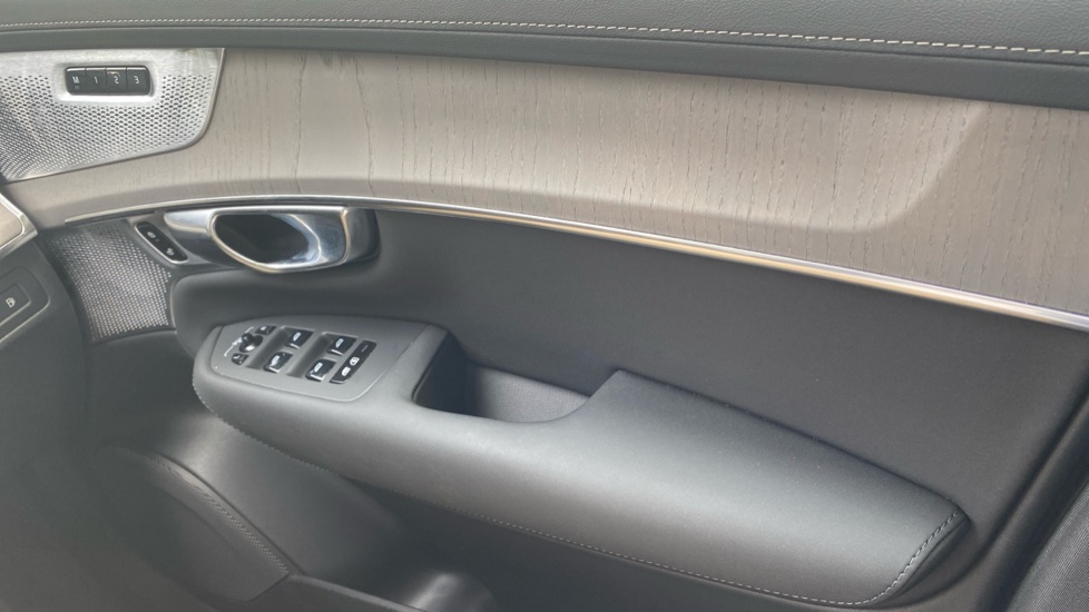 Volvo XC90 2.0 T8 PHEV Ultra Dark 5dr AWD Geartronic Estate - Image 28
