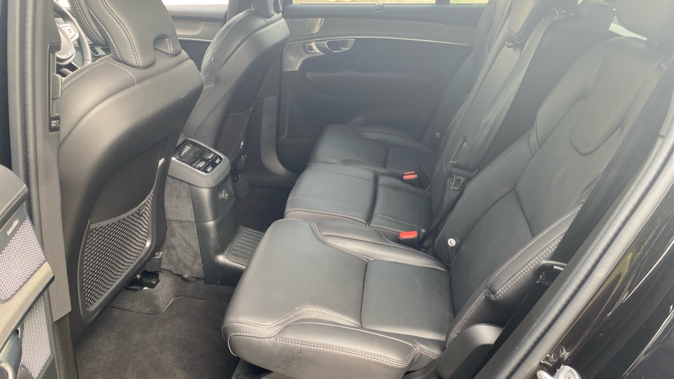 Volvo XC90 2.0 T8 PHEV Ultra Dark 5dr AWD Geartronic Estate - Image 32
