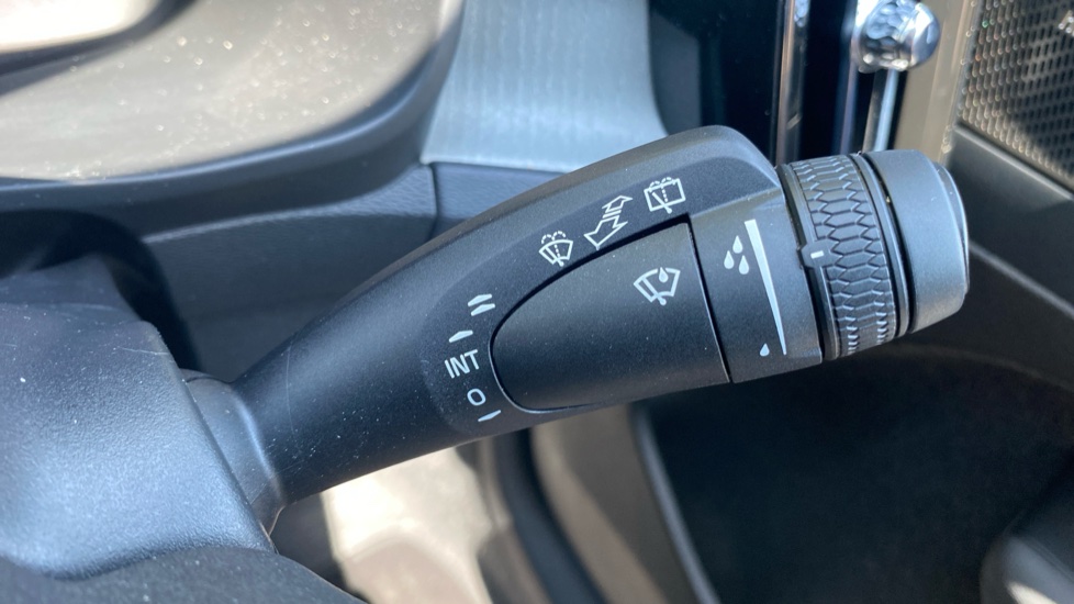 Volvo XC40 2.0 B3P Ultra Dark 5dr Auto Petrol Estate - Image 23