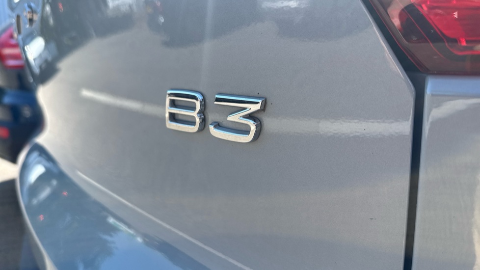 Volvo XC40 2.0 B3P Ultra Dark 5dr Auto Petrol Estate - Image 45