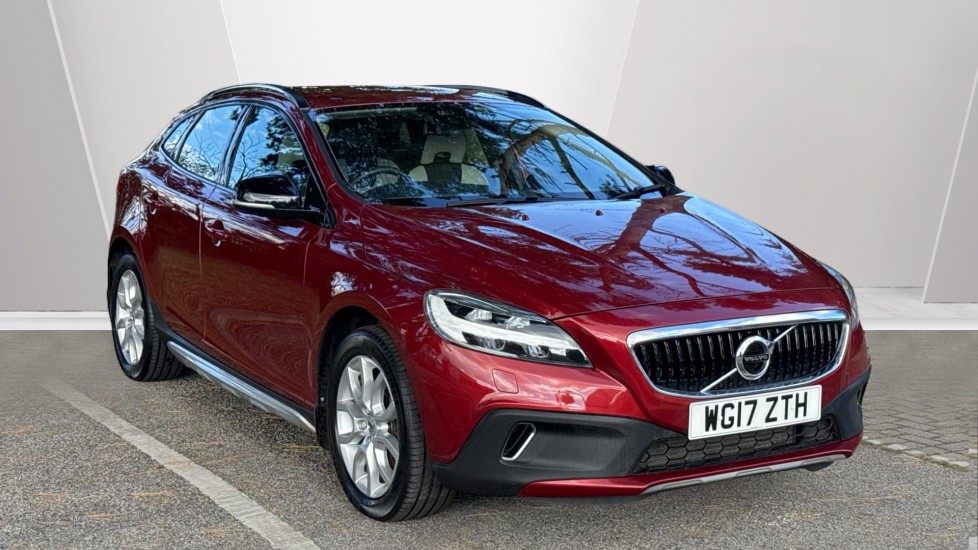 Volvo V40 T3 [152] Cross Country Pro 5dr Petrol Hatchback - Image 1