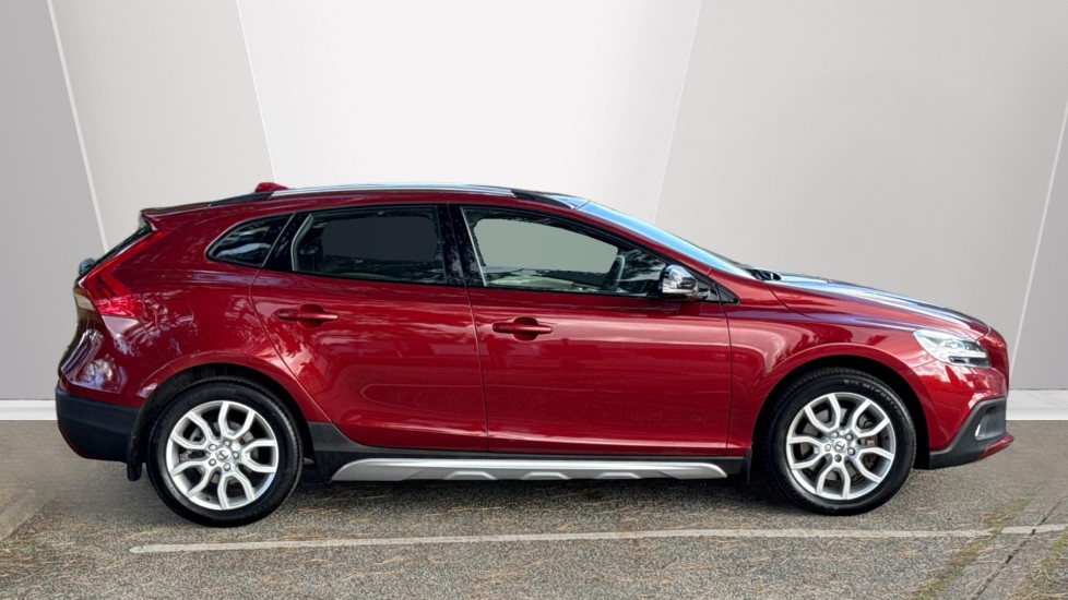 Volvo V40 T3 [152] Cross Country Pro 5dr Petrol Hatchback - Image 3