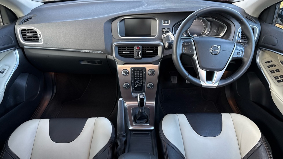 Volvo V40 T3 [152] Cross Country Pro 5dr Petrol Hatchback - Image 5