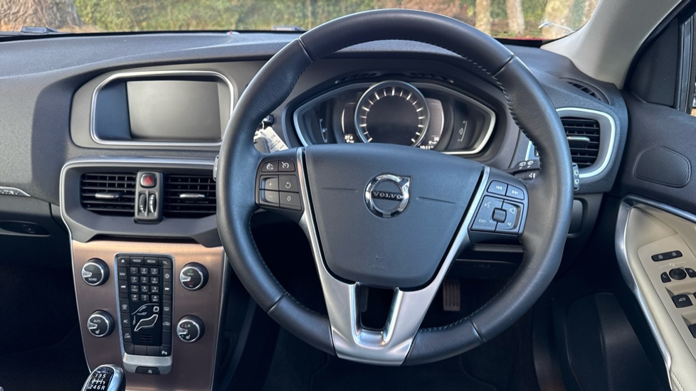 Volvo V40 T3 [152] Cross Country Pro 5dr Petrol Hatchback - Image 10