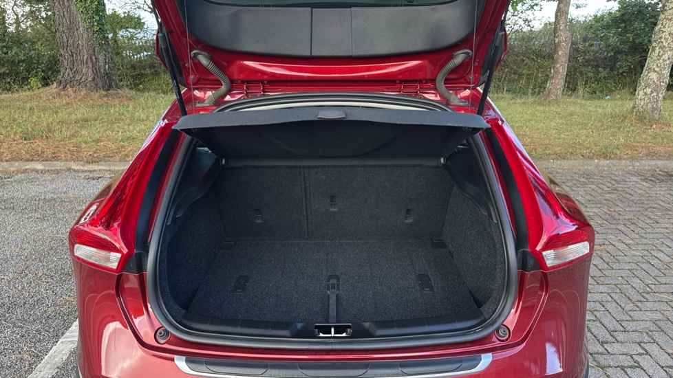 Volvo V40 T3 [152] Cross Country Pro 5dr Petrol Hatchback - Image 13