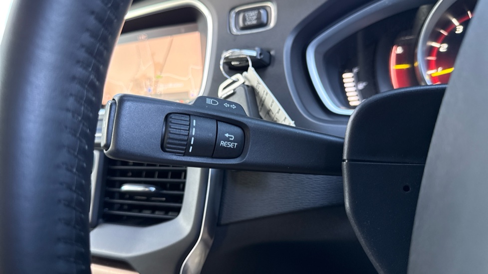 Volvo V40 T3 [152] Cross Country Pro 5dr Petrol Hatchback - Image 20