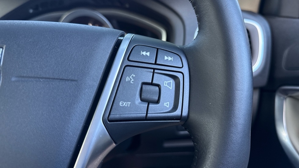 Volvo V40 T3 [152] Cross Country Pro 5dr Petrol Hatchback - Image 22