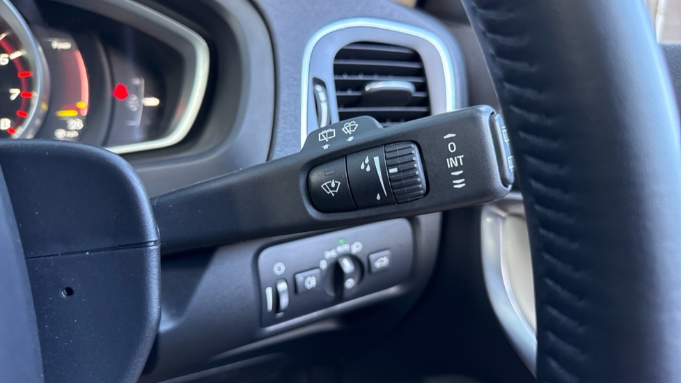 Volvo V40 T3 [152] Cross Country Pro 5dr Petrol Hatchback - Image 23