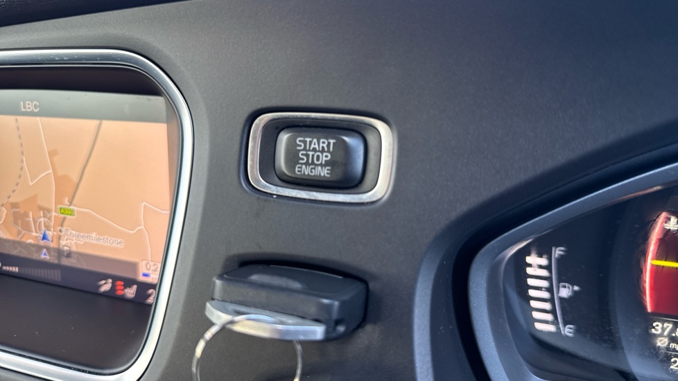 Volvo V40 T3 [152] Cross Country Pro 5dr Petrol Hatchback - Image 27