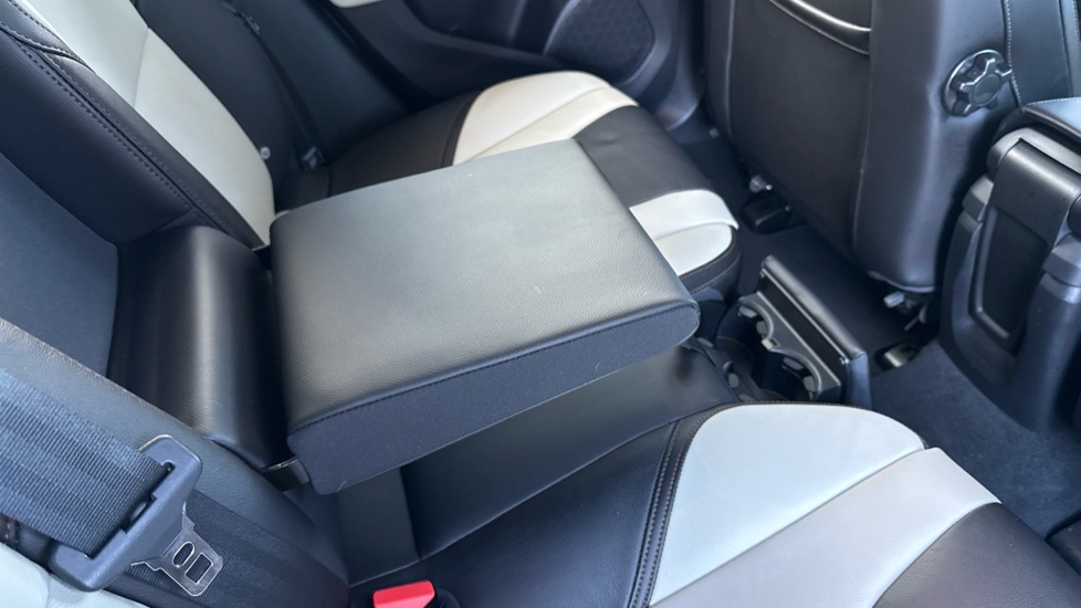 Volvo V40 T3 [152] Cross Country Pro 5dr Petrol Hatchback - Image 34