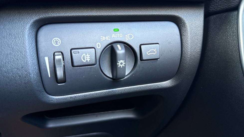 Volvo V40 T3 [152] Cross Country Pro 5dr Petrol Hatchback - Image 35