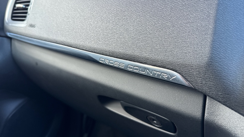Volvo V40 T3 [152] Cross Country Pro 5dr Petrol Hatchback - Image 41