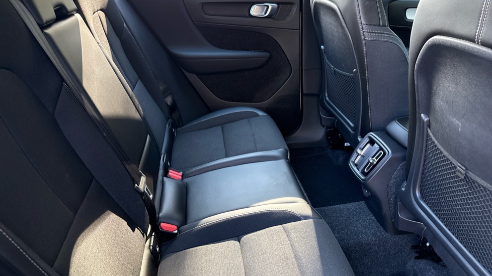 Volvo XC40 2.0 D3 Momentum 5dr Geartronic Diesel Estate - Image 6