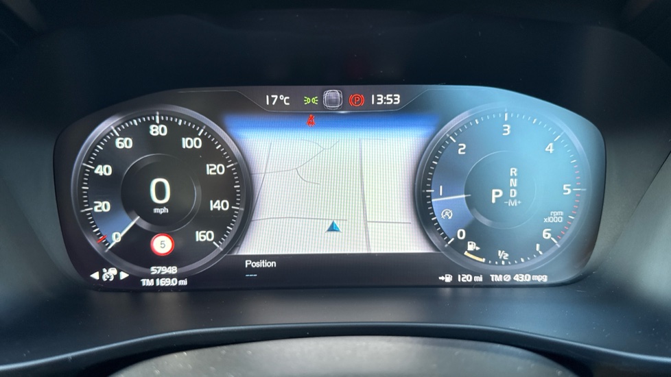 Volvo XC40 2.0 D3 Momentum 5dr Geartronic Diesel Estate - Image 11