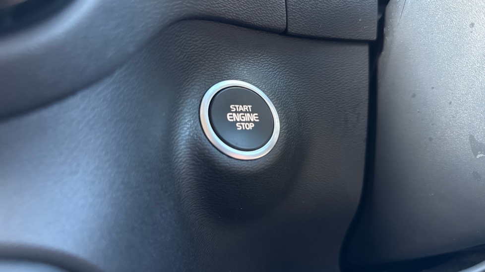Volvo XC40 2.0 D3 Momentum 5dr Geartronic Diesel Estate - Image 27