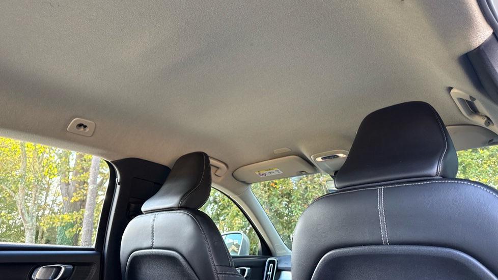 Volvo XC40 2.0 D3 Momentum 5dr Geartronic Diesel Estate - Image 31