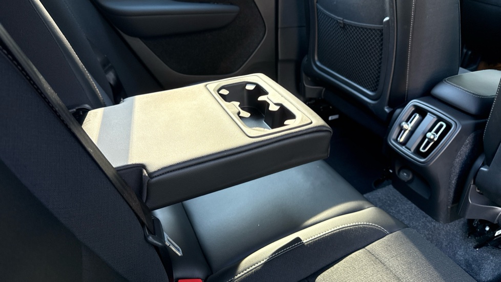 Volvo XC40 2.0 D3 Momentum 5dr Geartronic Diesel Estate - Image 34