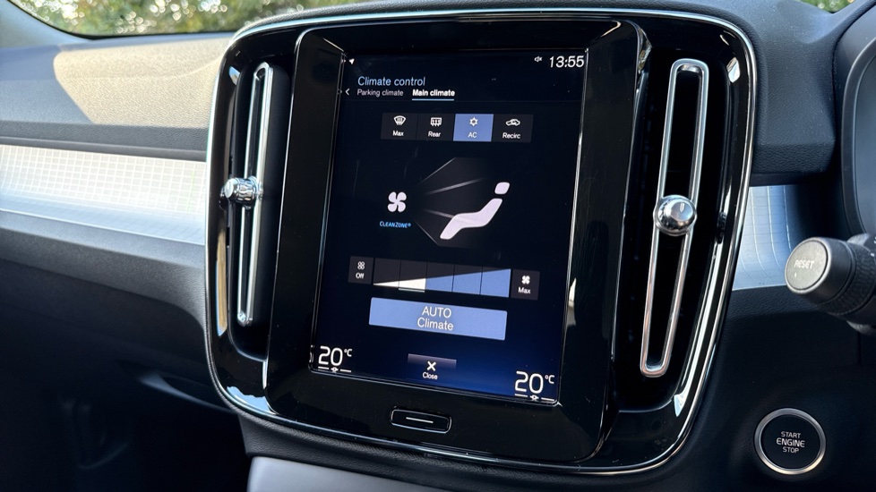 Volvo XC40 2.0 D3 Momentum 5dr Geartronic Diesel Estate - Image 38