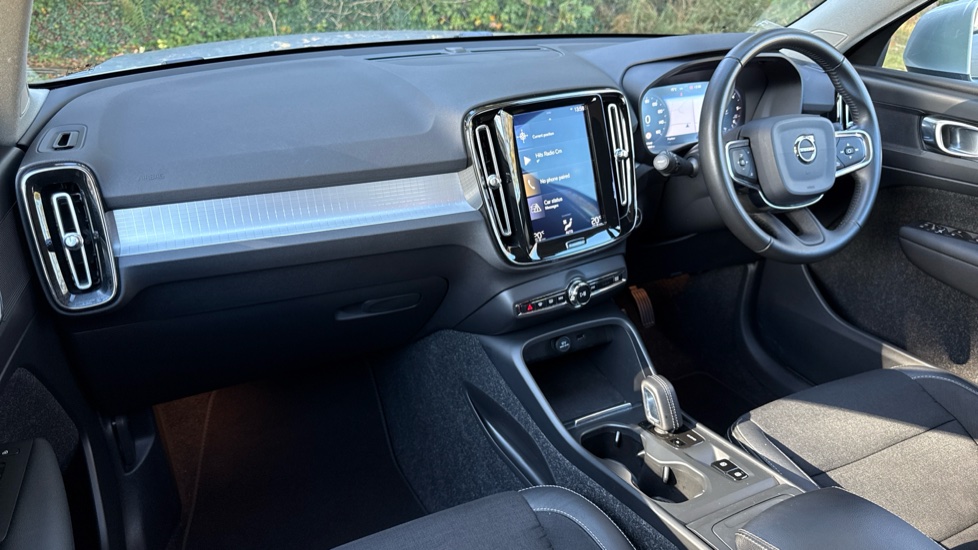 Volvo XC40 2.0 D3 Momentum 5dr Geartronic Diesel Estate - Image 42